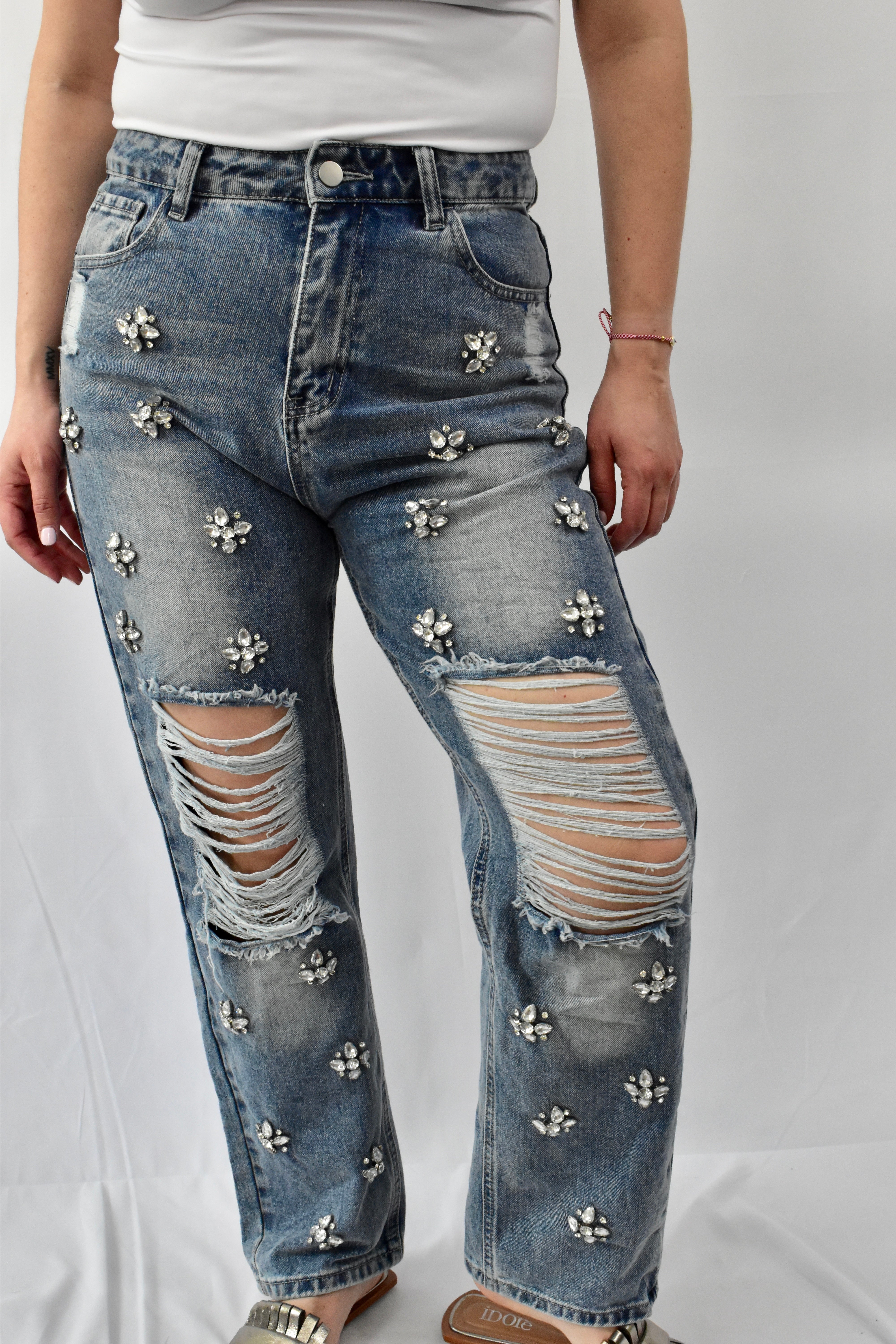 Distressed Mom Jeans Flower Studded