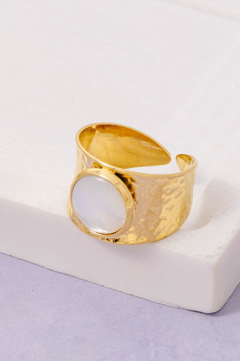 Margot Mother Pearl Gold Ring
