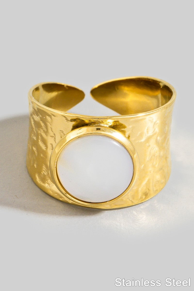 Margot Mother Pearl Gold Ring