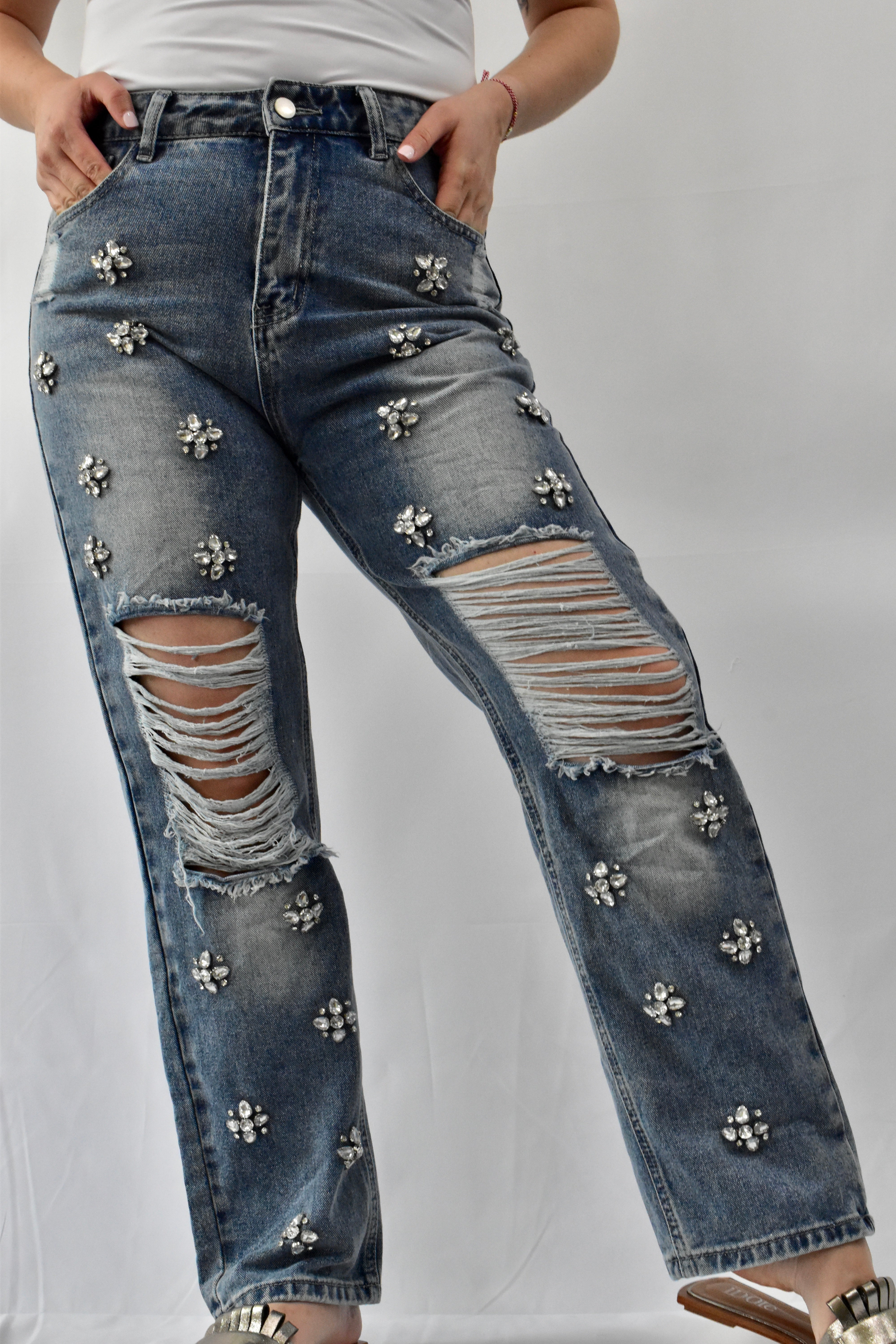 Distressed Mom Jeans Flower Studded