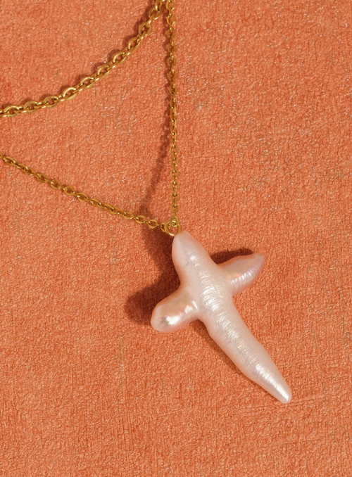 Clara Cross Necklace - Pearl